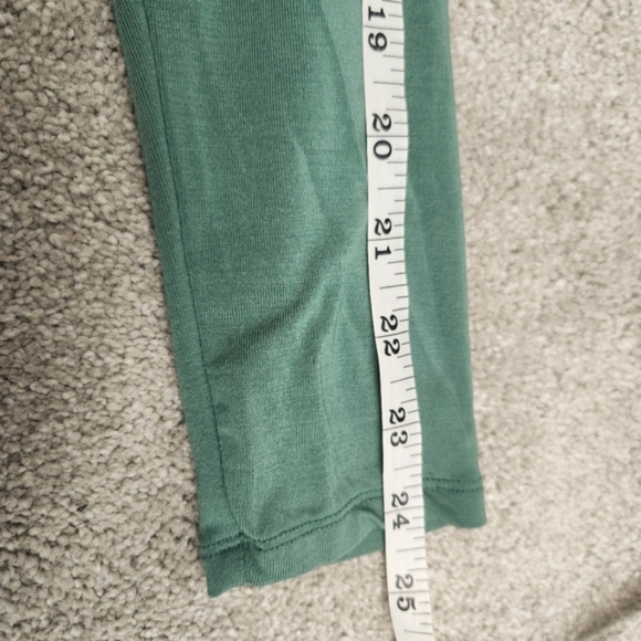 Aritzia Babaton Green Streamline Long Sleeve Top Size M Stretchy Soft Romantic - Picture 8 of 13